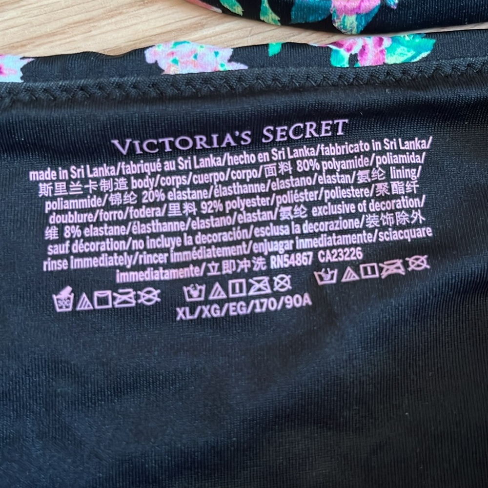 New. VS swim set ( XL) - Picture 2 of 3